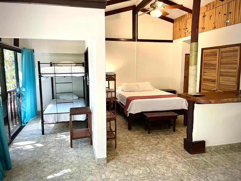 Rio Lindo Hotel Dominical Esterno foto